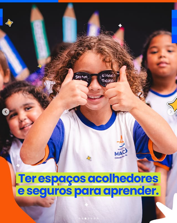 Criança sorrindo e sinalizando positivamente, com a mensagem: Ter espaços acolhedores e seguros para aprender.